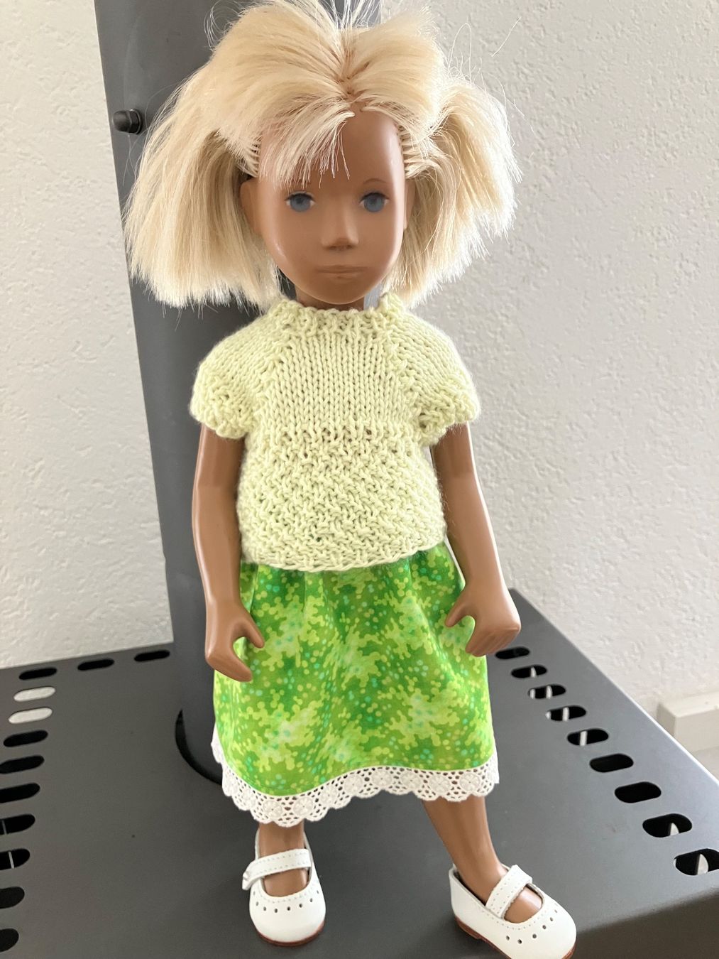 Bambole: Sasha Puppe Sommerset, Pulli mit Jupe – Nuovo (secondo la descrizione) da Arch venduto da Hexenbesen17