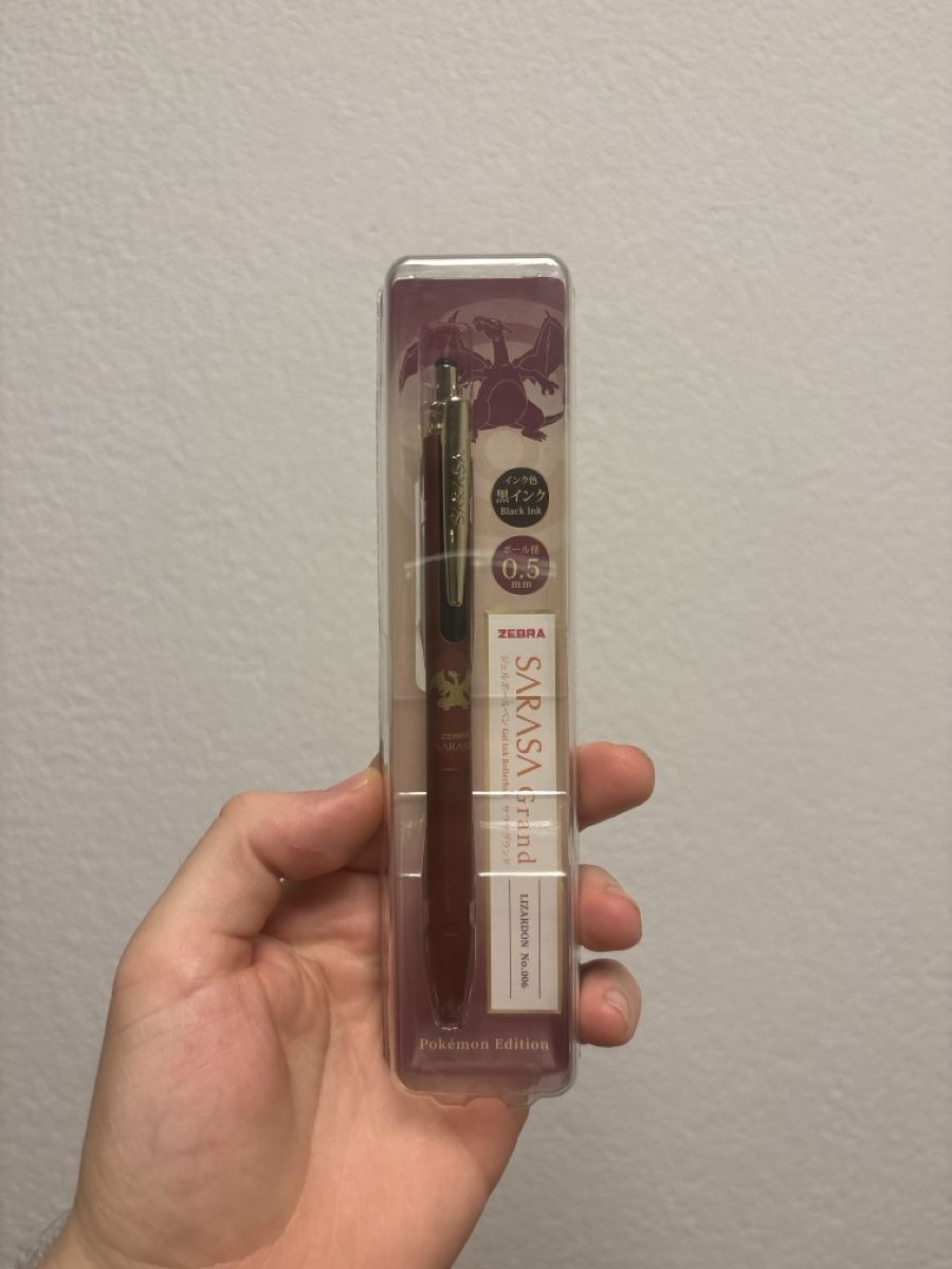 Penna & Evidenziatori: Zebra - Sarasa x Pokemon - 30th Anniversary "Charizard Pen" – Nuovo e nell'imballaggio originale da Bülach venduto da PascalLogiurato