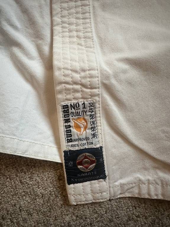 Lotti di vestiti: 2 Gi's (Kyokushin) – Usato da Birmensdorf ZH venduto da Bazillus71 2