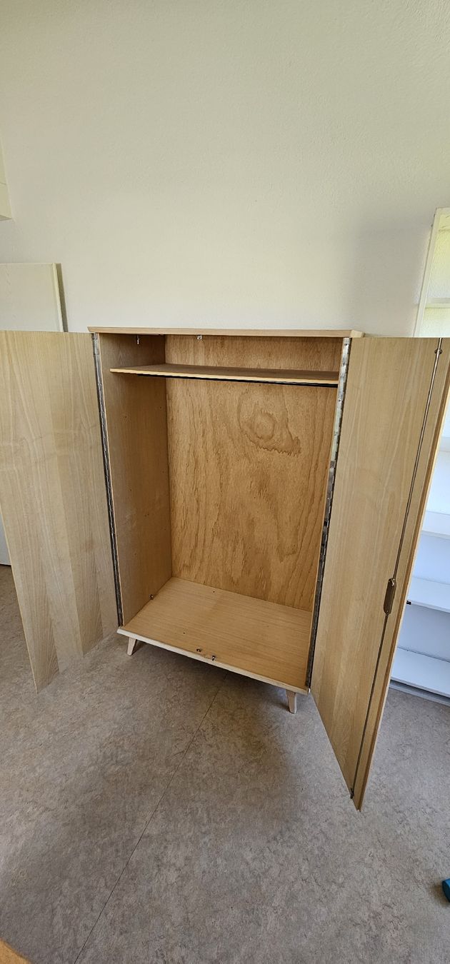 Schränke: Holzschrank – Gebraucht aus Seengen von Mic6 1
