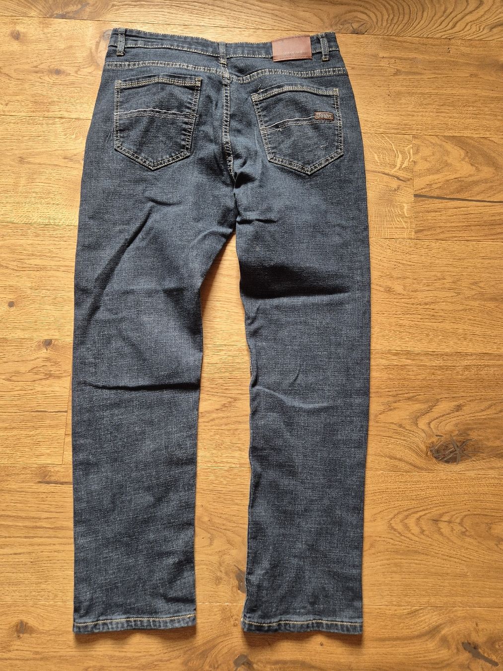 Jeans: Dunkle Jeans (Gr. 32) – Usato da Gams venduto da tischi97 1