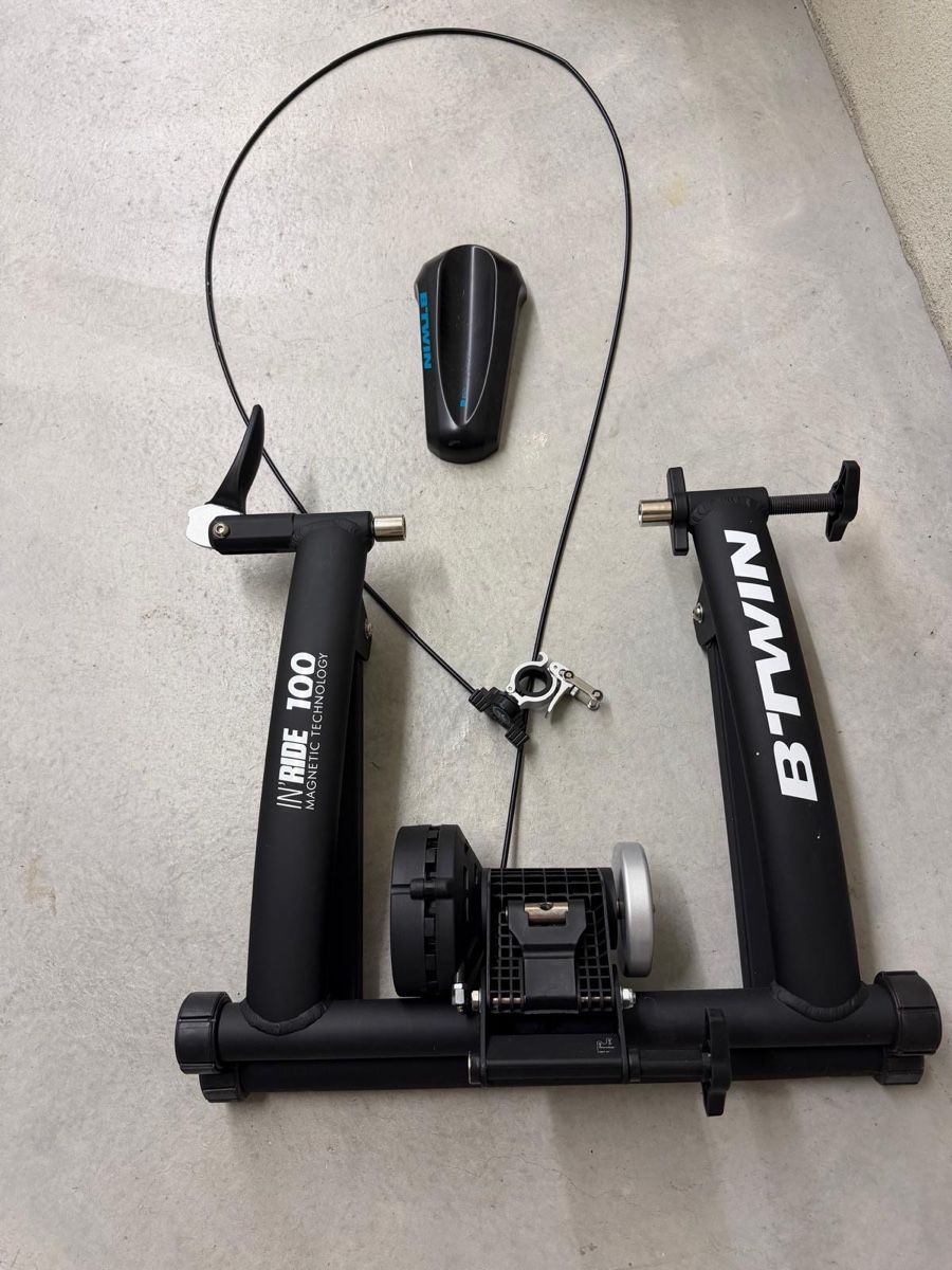 Hometrainer: B'Twin In Ride 100 bicycle trainer almost new condition – Gebraucht aus Horgen von Sashki99 1