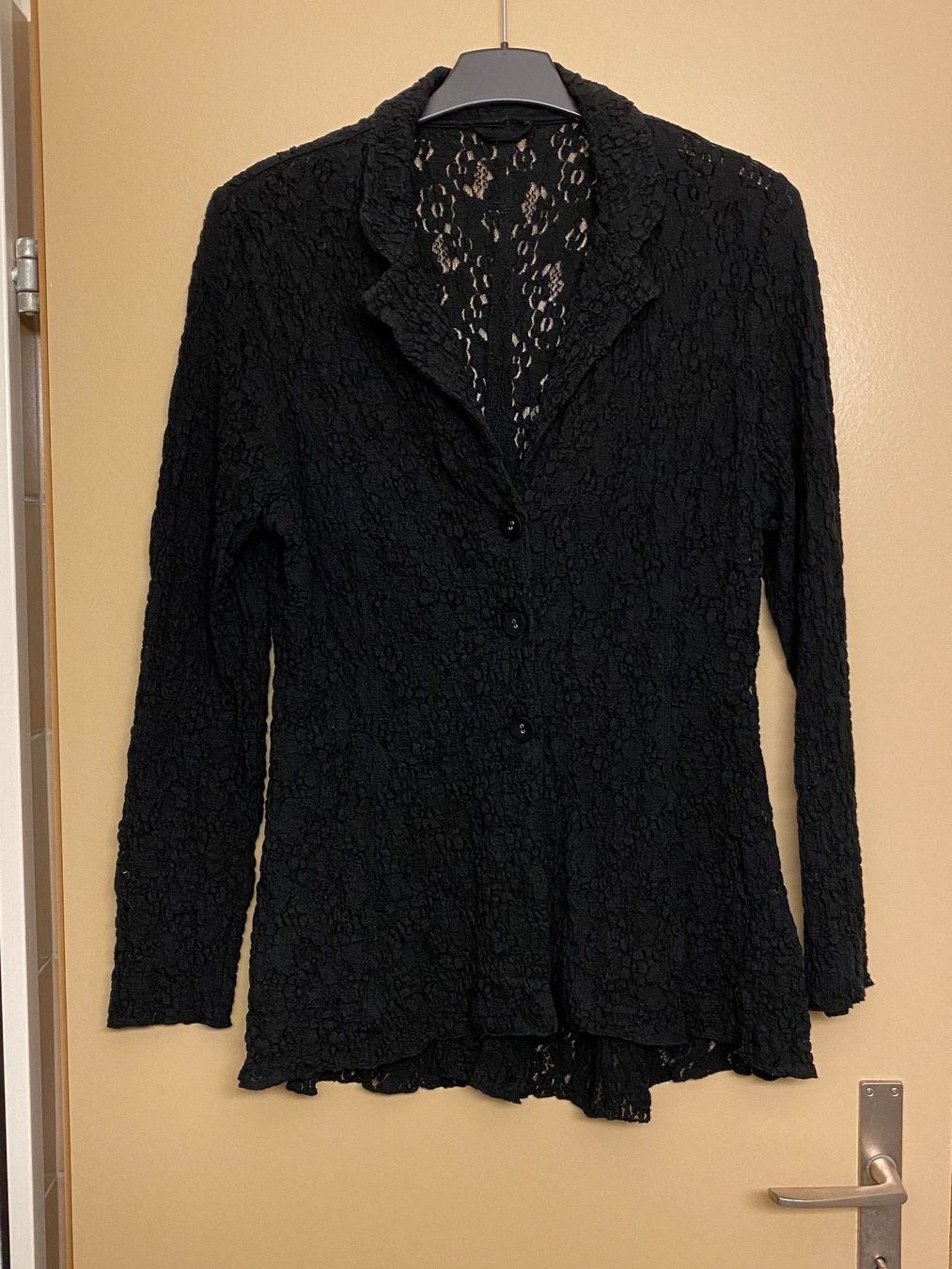 Camicette: Bluse / Jacke schwarz, Spitzenoptik ,Gr. M – Usato da Dietlikon venduto da Trukaip 1