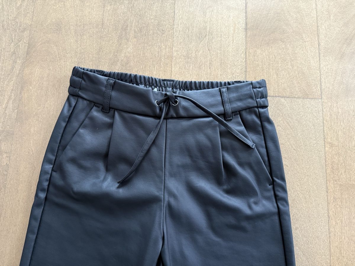 Only Pantaloni: Only - Schwarze Fake Lederhose – Usato da Meilen venduto da kleisi01 1