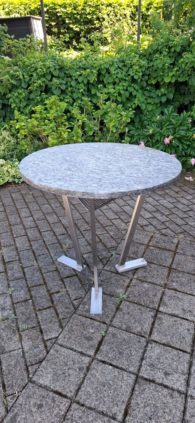 Tavoli: Granit-Gartentisch massiv mit Chromstahlfüssen – Usato da Rudolfstetten venduto da Bubu25 1