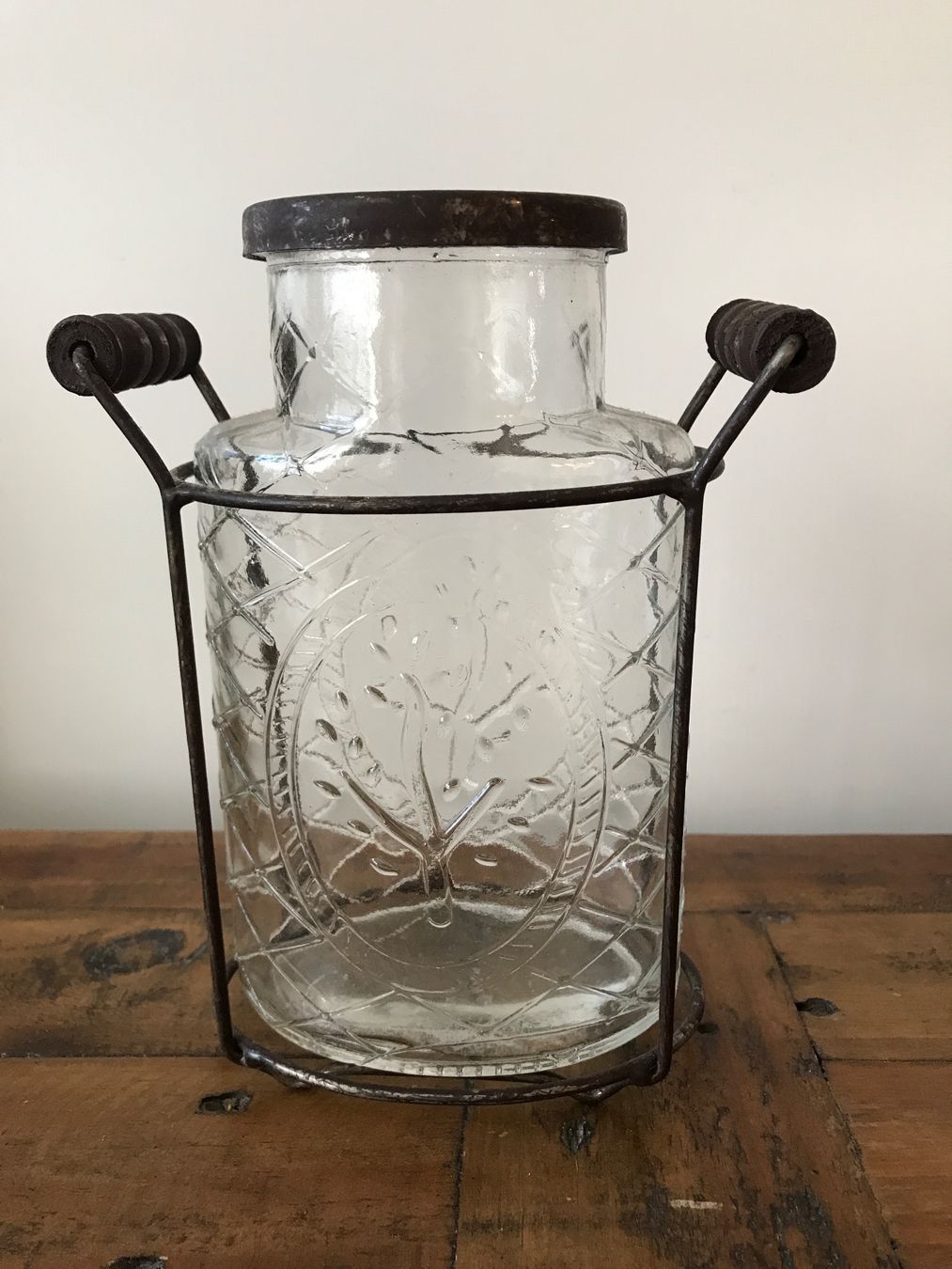 Vasen & Gefässe: Vase aus Glas in Matallständer – Gebraucht aus Rapperswil SG von cosiba01
