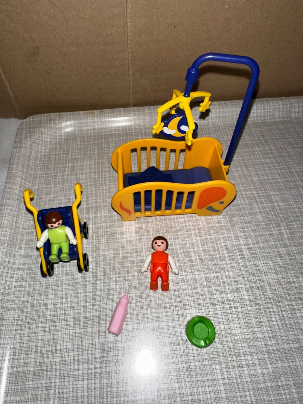 Playmobil Giocattoli: 17 figurines Playmobil – Usato da Ste-Croix venduto da BuffetSC 5