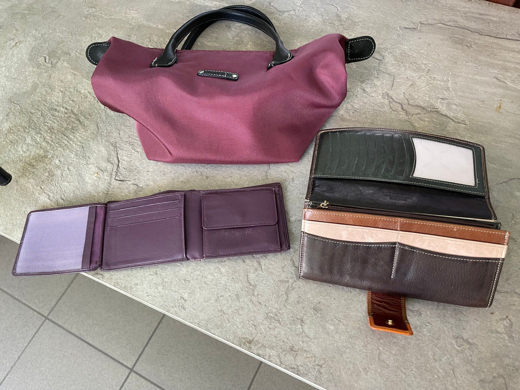 Borse da donna: Tasche mit Geldbörse & Brille Etui – Usato da Arisdorf venduto da comestibles 7