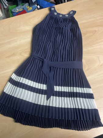 C&A SommerKleid, Gr. 140, Dunkelblau mit Plissee und Gürtel!