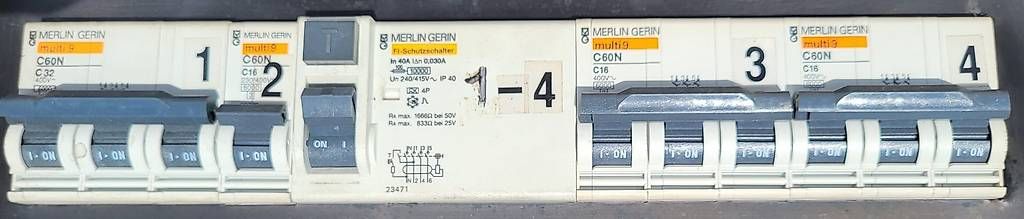 GIFAS Electrotechnique: Distributeur électrique triphasé 400V 63A – D'occasion à Froideville par philmoser 2
