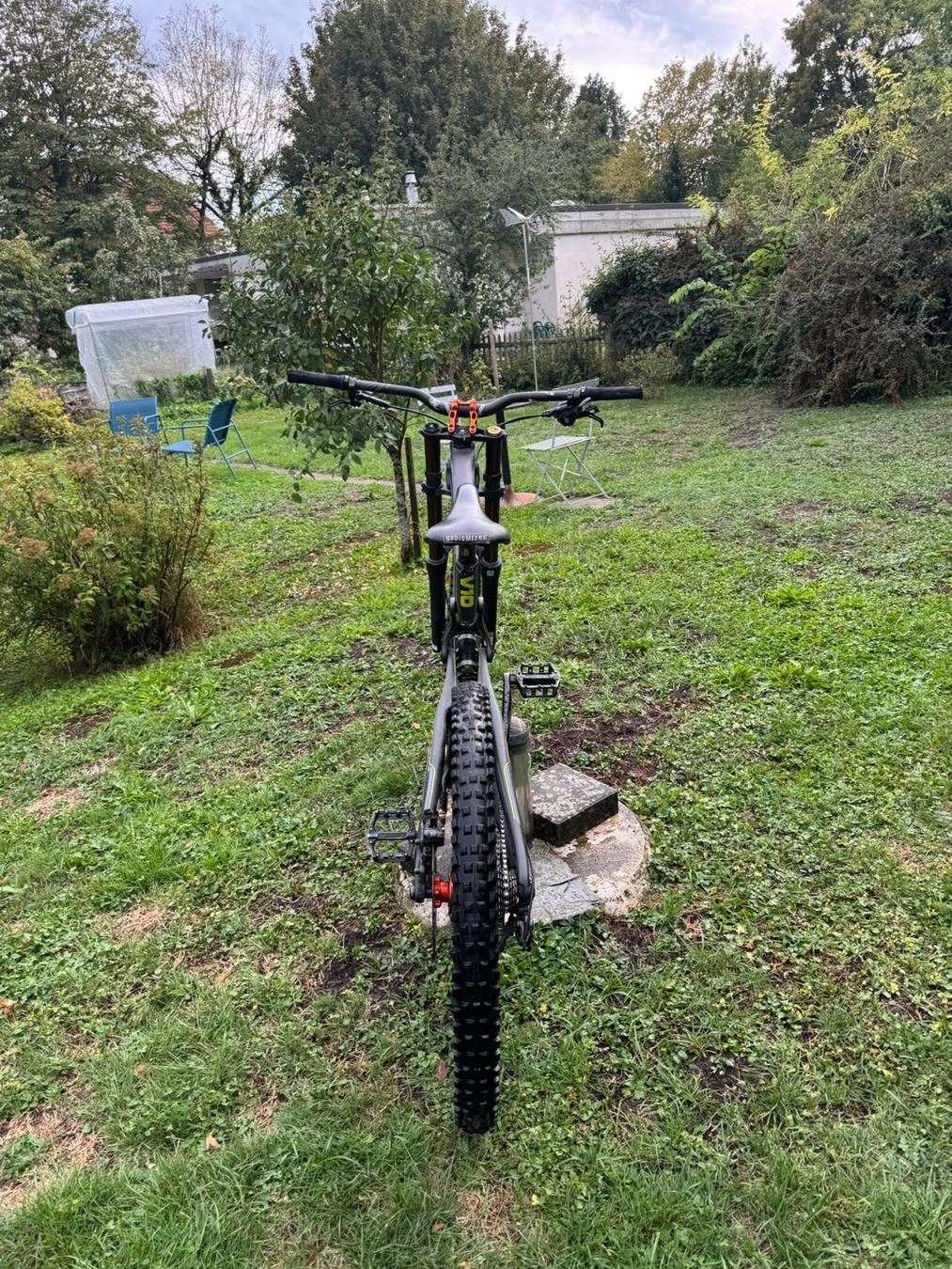 Santa Cruz Biciclette: Santa Cruz V10 Rahmengrösse XL und Laufradgrösse 26 Zoll – Usato da Selzach venduto da Knuddu01 1