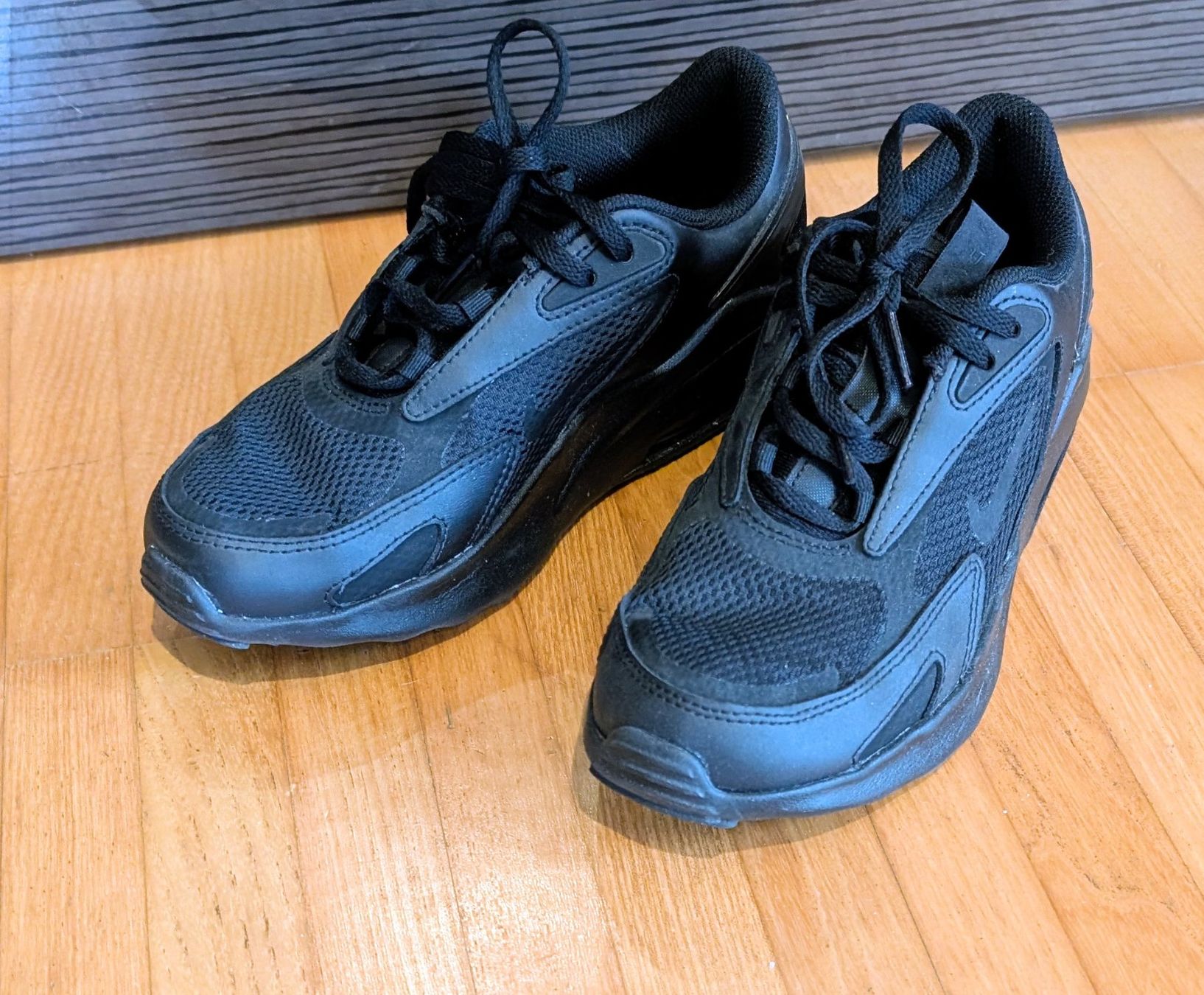 Nike Scarpe da donna: Nike Air Max Bolt GS – Usato da Lenzburg venduto da RockTickets