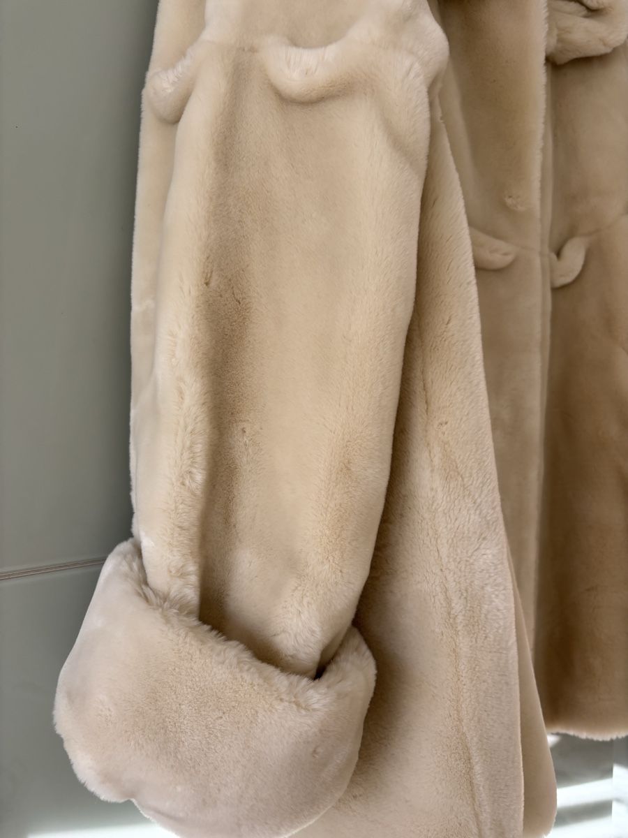 Cappotti: Mantel Webpelz off-white – Nuovo e nell'imballaggio originale da Luzern venduto da Chiara.Studer.9 1