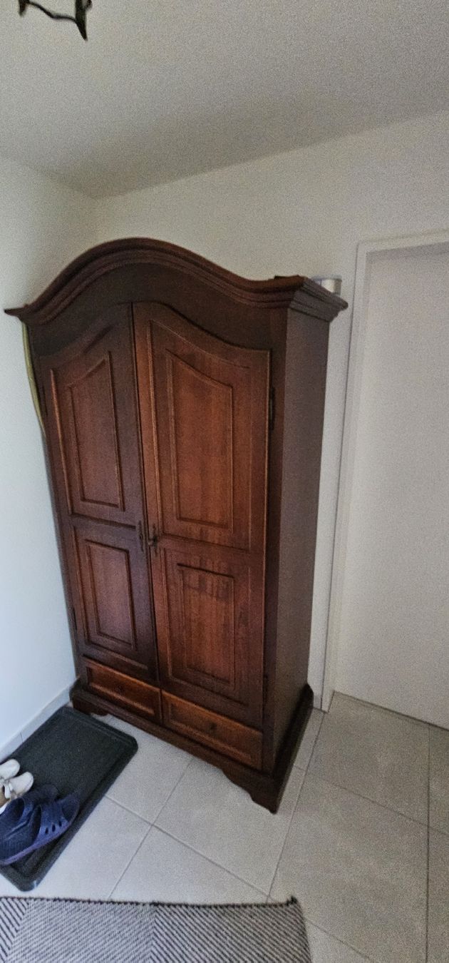 Armadi: Kleiderschrank Massiv Holz – Usato da Bilten venduto da Stefan6363