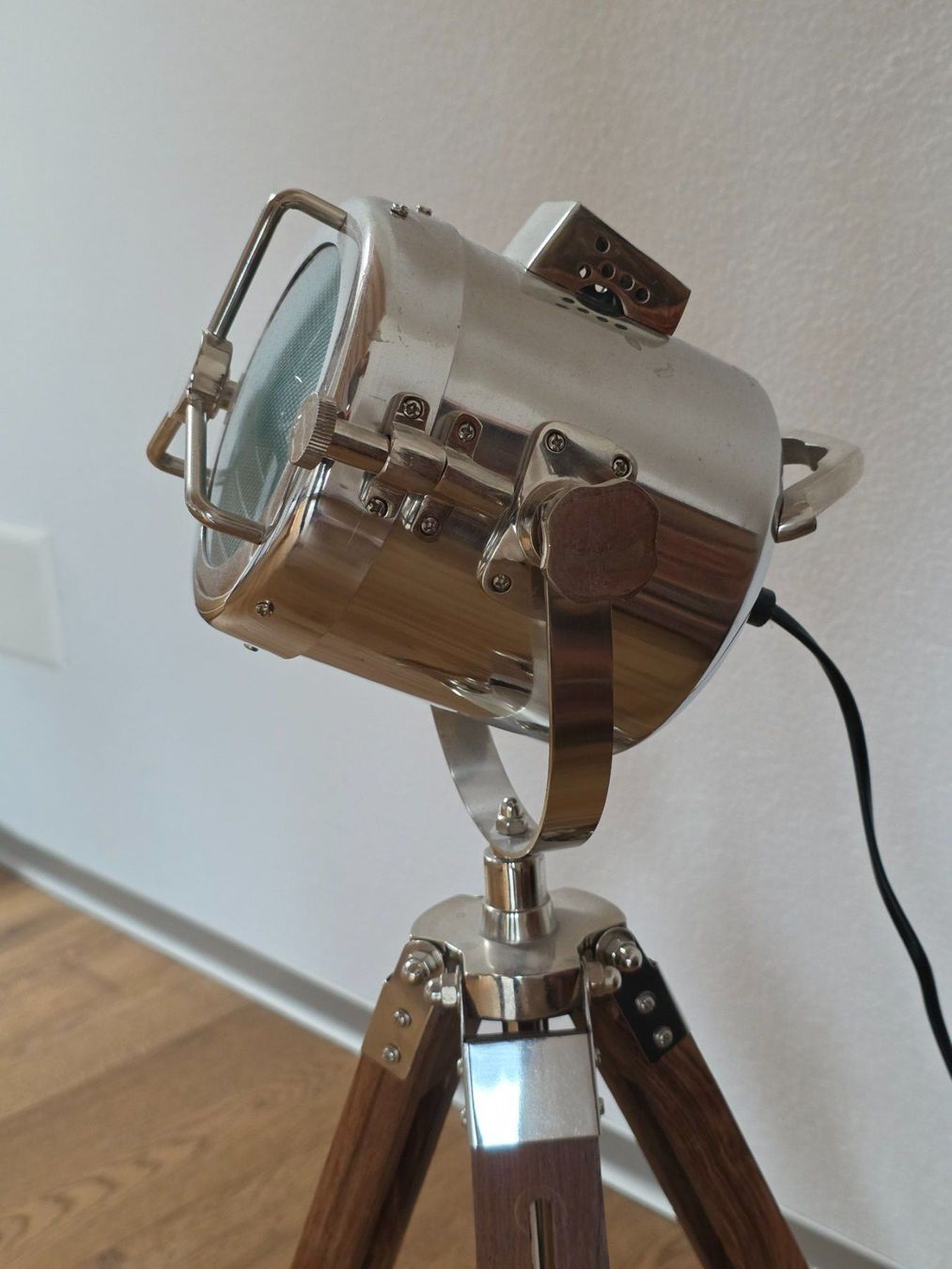 Lampen: Kleine Ständerlampe im Retro-Look – Gebraucht aus Riggisberg von Chraeschli 1