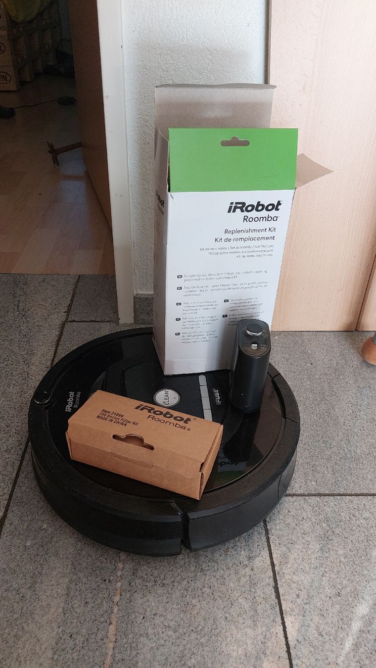 Irobot Staubsauger & Zubehör: Irobot Staubsauger mit Zubehör – Defekt aus Baar von max_vj55
