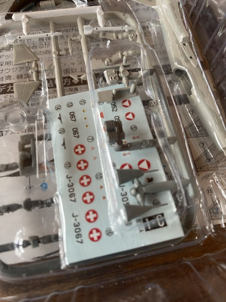 Kit di modellismo & Modellini statici: Schweizer Luftwaffe F-5 Tiger 1/144 – Nuovo (secondo la descrizione) da Buochs venduto da snowman07 2