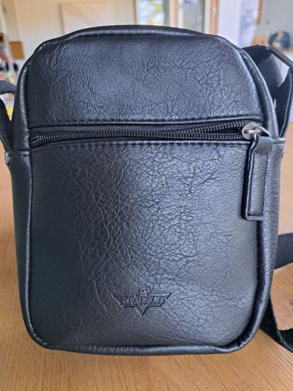 Taschen: neue Umhängetasche,schwarz. – Neu (gemäss Beschreibung) aus Ebnat-Kappel von Zurk