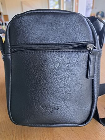 neue Umhängetasche,schwarz.