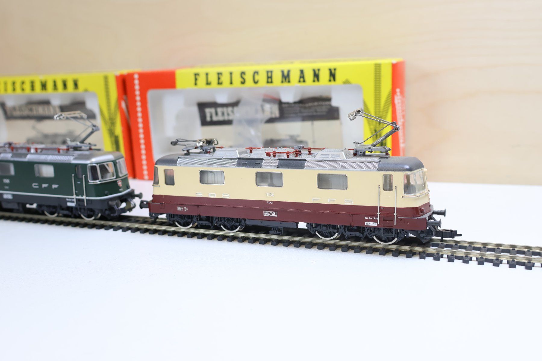 Fleischmann Modelleisenbahnen: Fleischmann 2 x SBB Re 4/4 E-Loks - H0 DC - 4341/4340 – Gebraucht aus Winterthur von Monstera 6