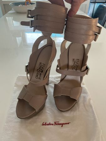 SALVATORE FERRAGAMO Plateau Sandaletten Gr. 37 Leder