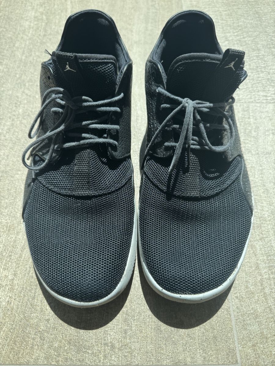 Jordan Herrenschuhe: Schwarze Jordan Turnschuhe, Gr. 45, gebraucht – Gebraucht aus Uster von ChSc_85