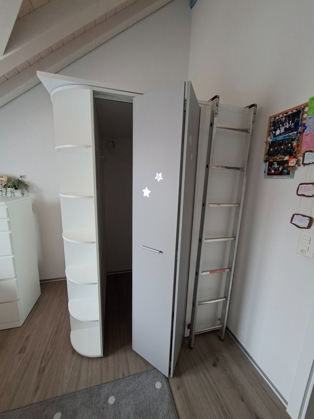 Mömax Armoires: Kleiderschrank begehbar, Ankleide – D'occasion à Koppigen par ameliechiara1 3