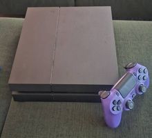 Playstation 4 Slim mit lila Controller + 11 Games!
