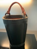 Eimer aus Leder