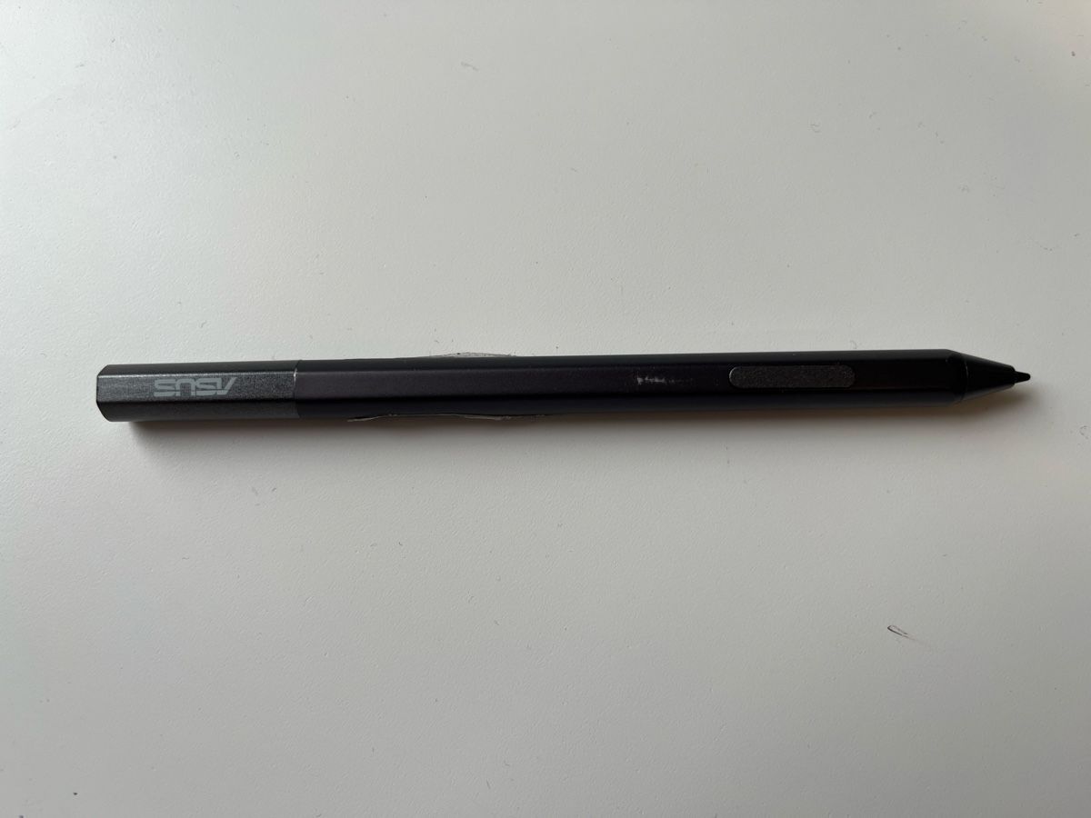 Asus Notebook: ASUS Notebook mit Touchscreen, Intel Core i9 Prozessor – Usato da Luzern venduto da ayu_rmm5 7