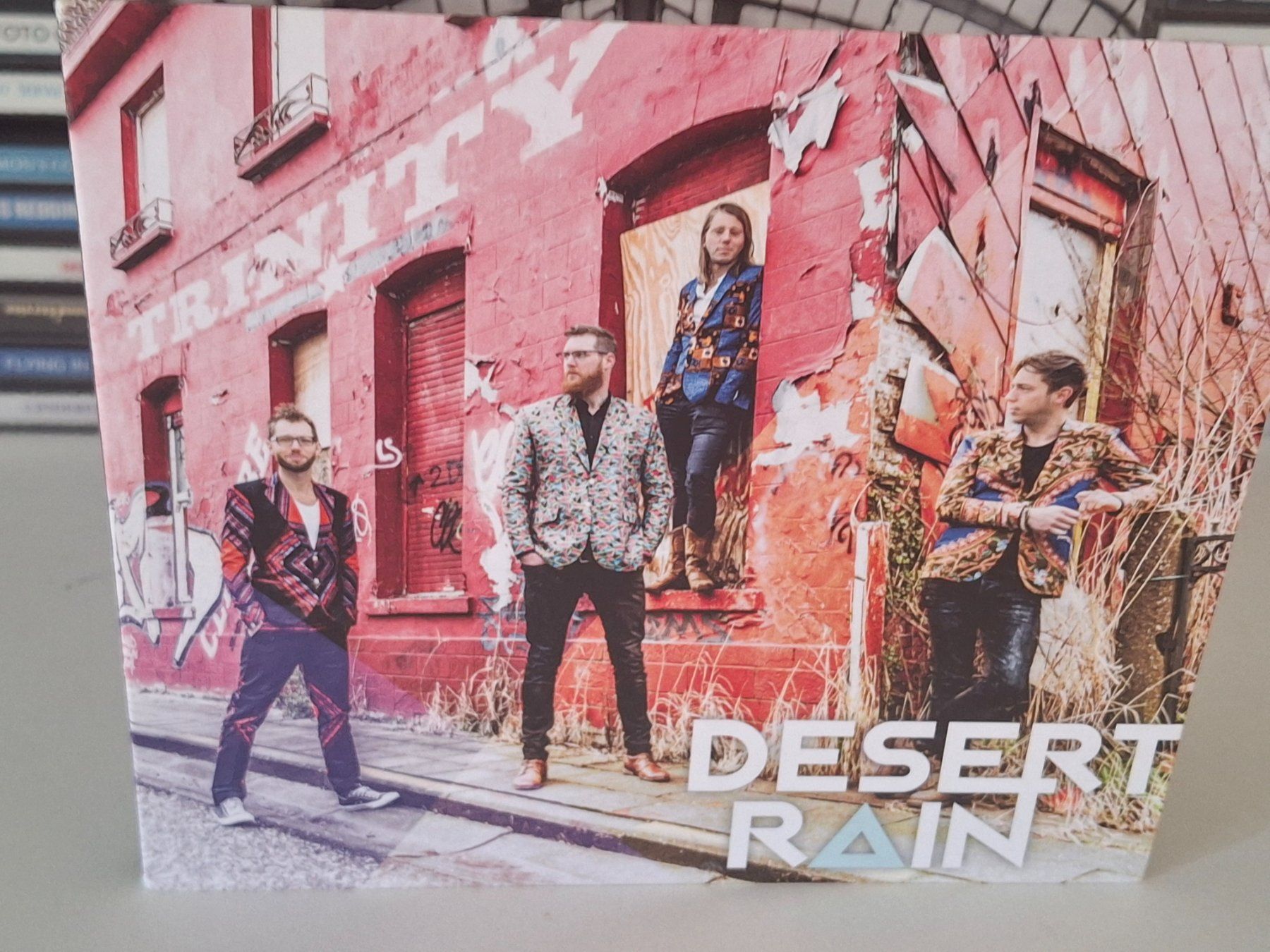 CD: CD Trinity - Desert Rain  / Folk-World – Usato da Aarberg venduto da Jackup1