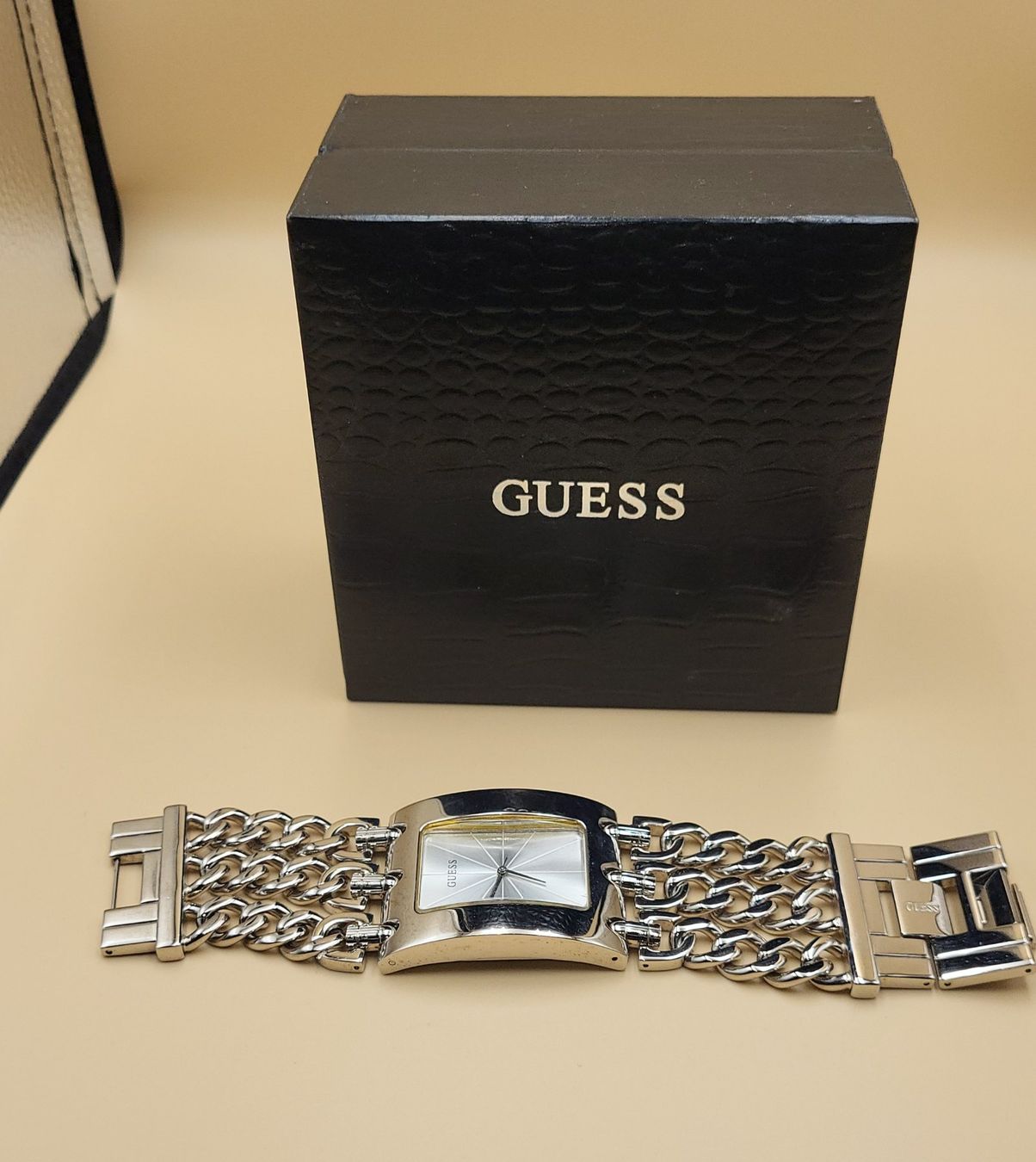 Guess Orologi: GUESS Edelstahl Damenuhr – Usato da Wald ZH venduto da SwissPawnshop