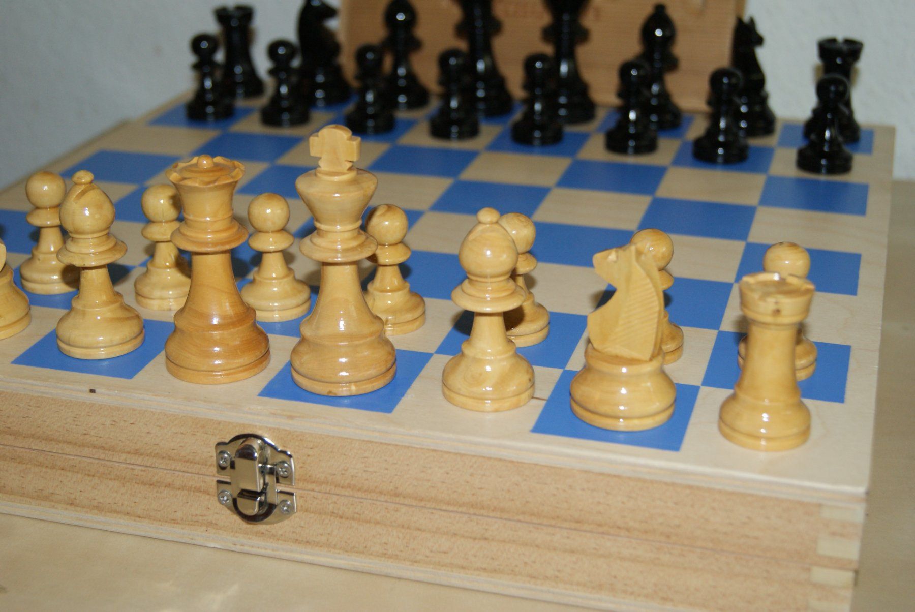Giochi: Schachbrett-Box mit Staunton Figuren / Plus – Usato da Zürich venduto da Widi1 2