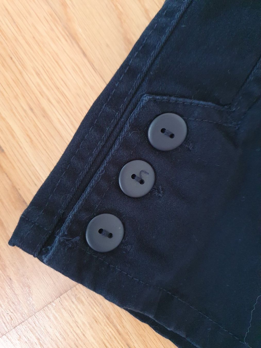 Pantaloni: Capri-Stoffhosen Schwarz Baumwolle Gr. 50 – Usato da Zweidlen venduto da Shubli 1