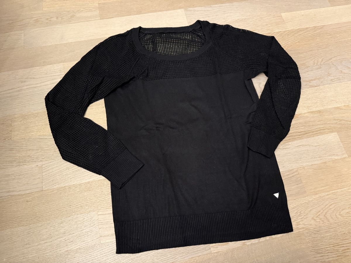 Guess Maglioni & Felpe: Damen Pullover Guess schwarz mit Netzoptik – Usato da Rubigen venduto da Elmacino