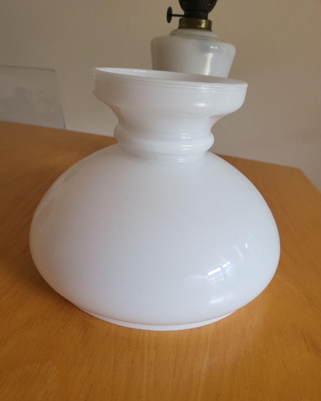 Lampade: Petroleum Lampe weiss Glas – Nuovo (secondo la descrizione) da Binningen venduto da Hofka64 1