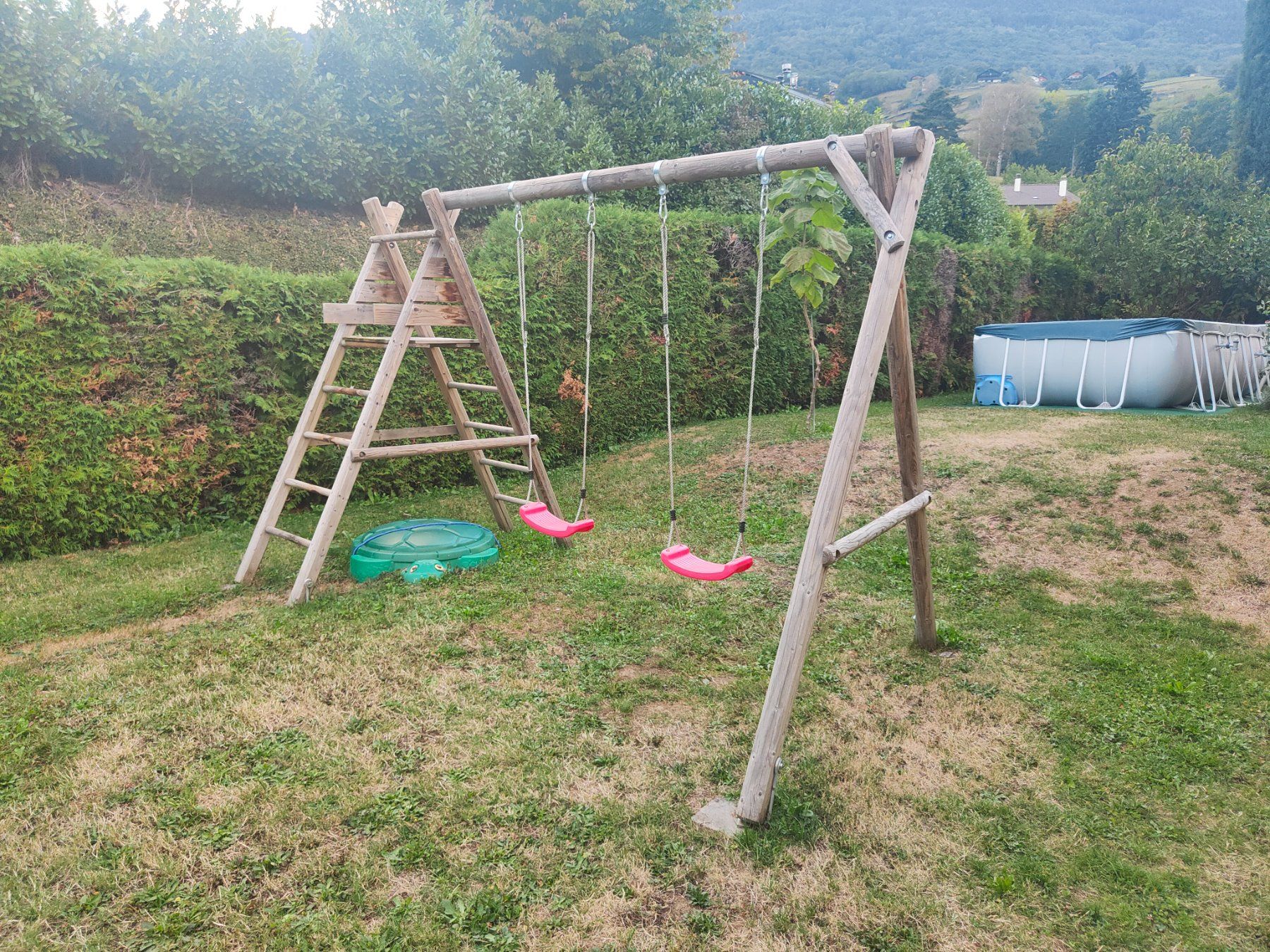 Altre altalene da giardino: Portique avec 2 balançoires + bac à sable – Usato da Monthey venduto da Aspec85