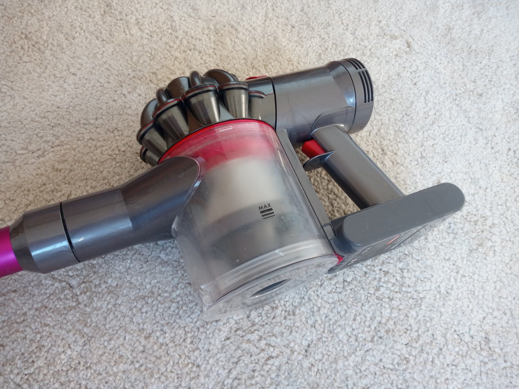 Dyson Aspirapolveri & Accessori: Handstaubsauger Dyson V7 – Usato da Prez-vers-Siviriez venduto da Monija70 4