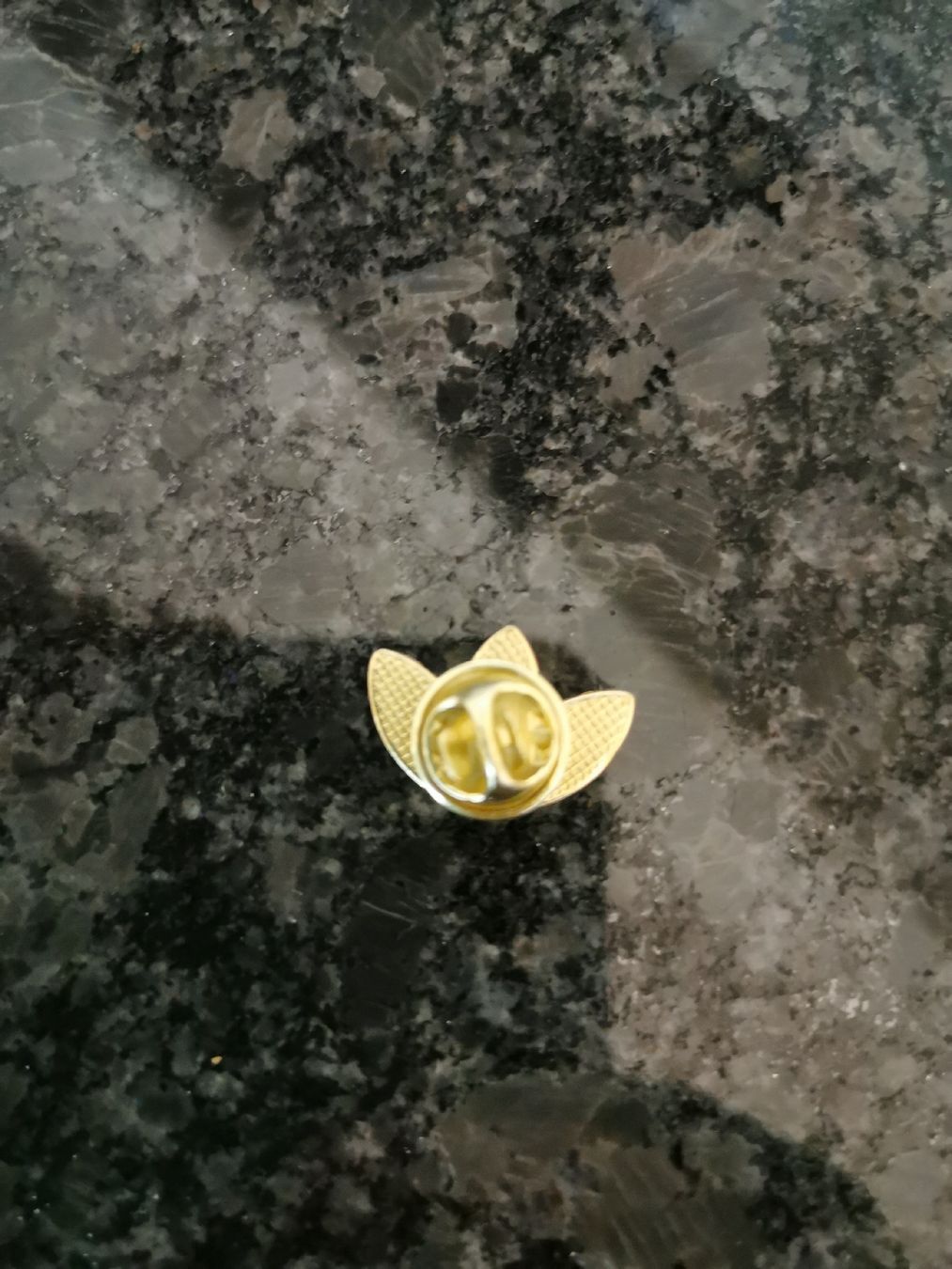 Placchette & Badge: Adidas trefoil Pin. Neu – Nuovo (secondo la descrizione) da Mühlethurnen venduto da GaspAnita 1