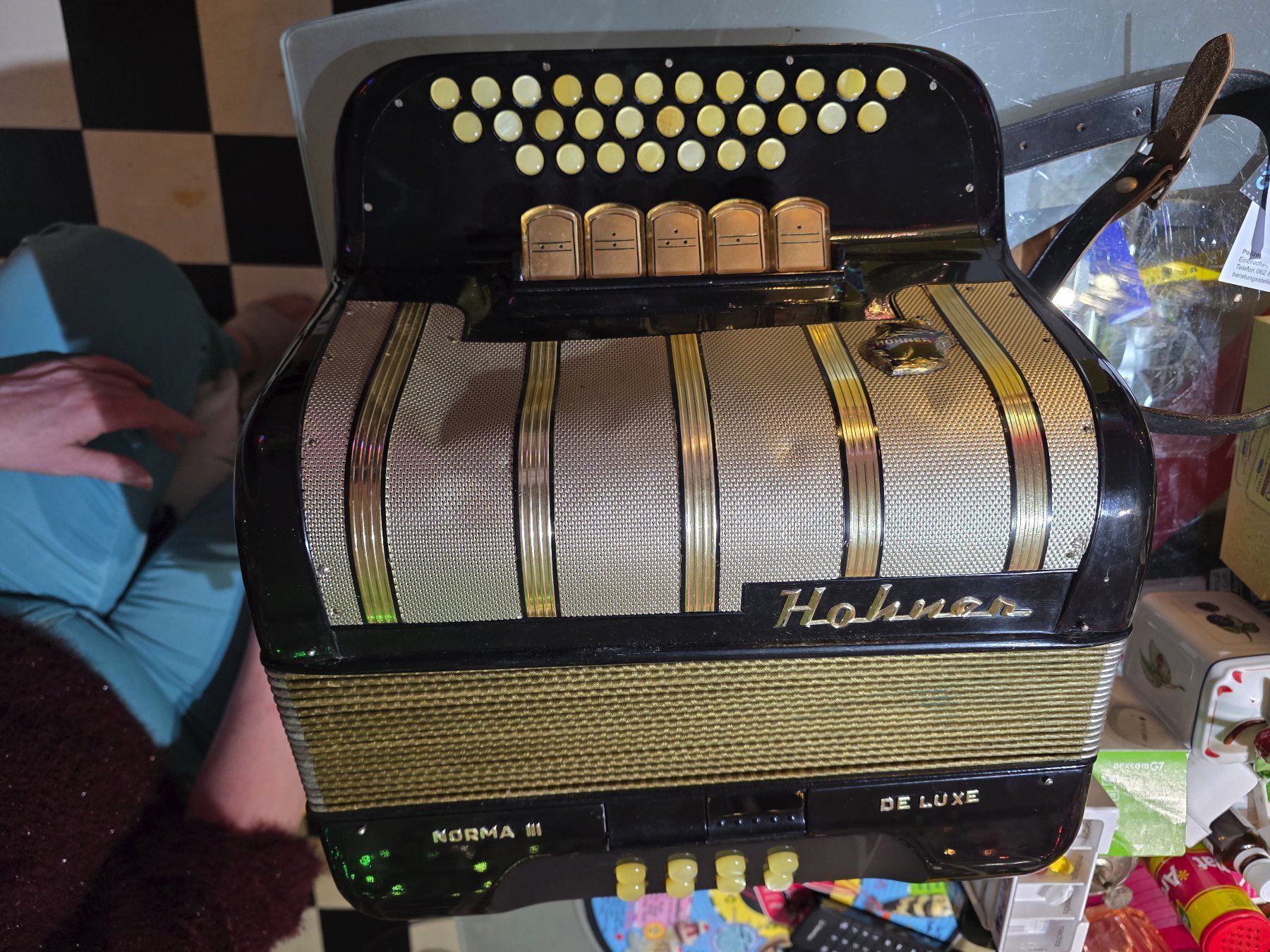 Strumenti musicali: Schwyzer Örgeli plus Hohner Norma III Deluxe – Usato da Mellikon venduto da Musikgarantie 5