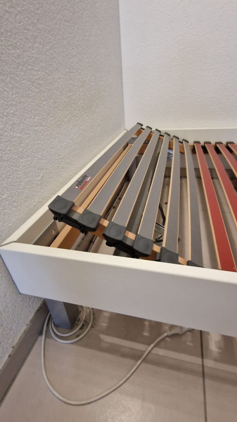 Betten: Gebrauchtes Bett mit Lattenrost – Gebraucht aus Niederbipp von thoatran 3