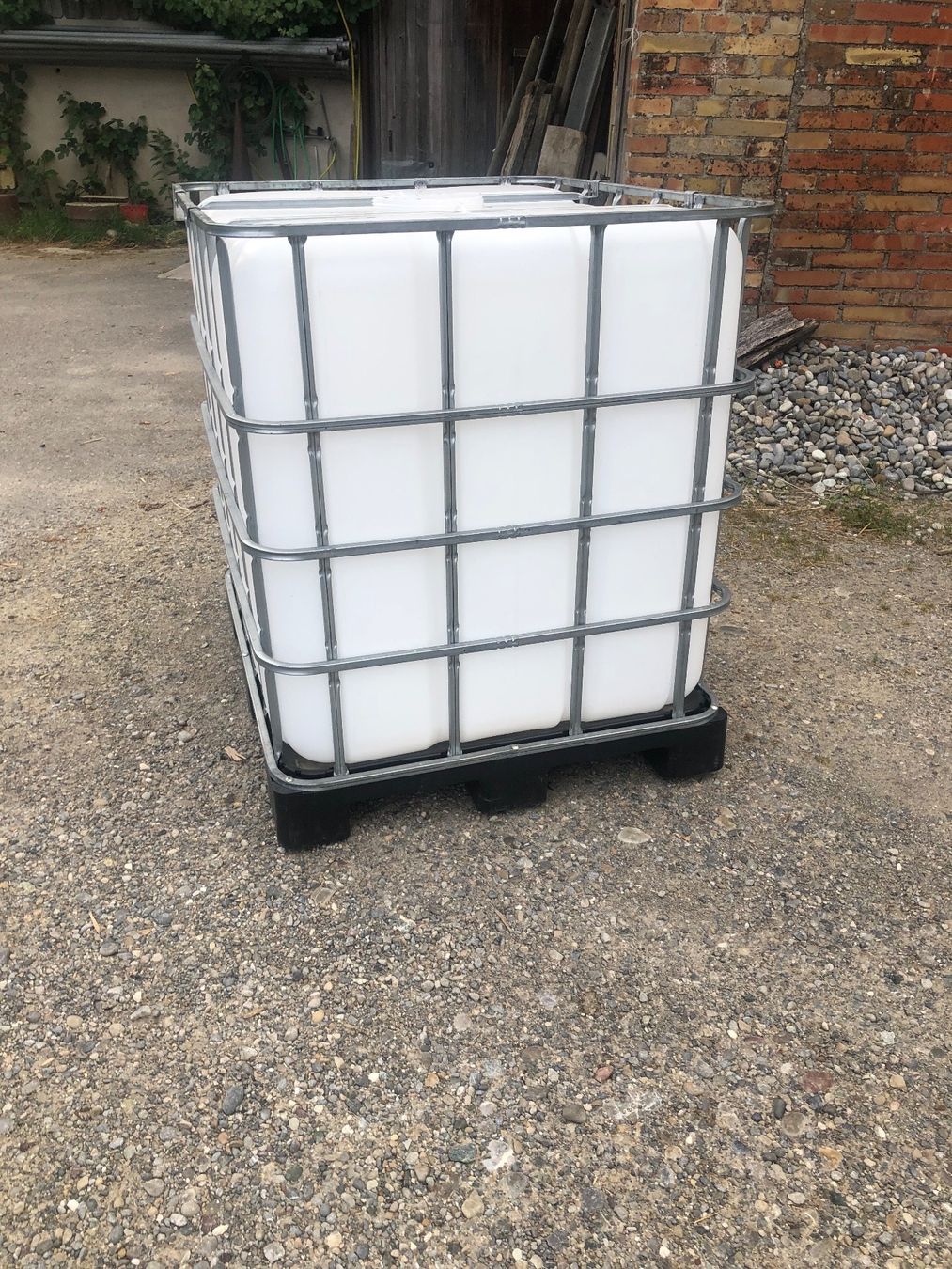Abbeveratoi e trogoli: Aktion Tank 1000 lt – Usato da Embrach venduto da embr12 1
