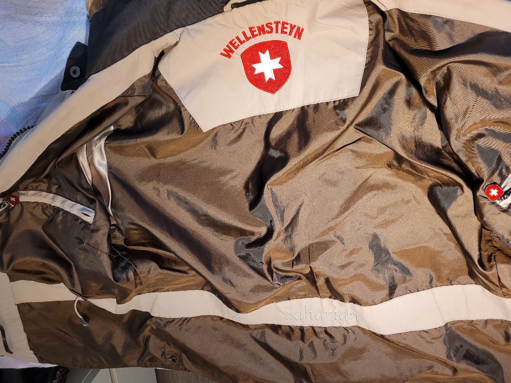 Wellensteyn Cappotti: Original Wellensteyn Saharian Beige Soft Shell Coat – Usato da Wettingen venduto da mor_76q7 5