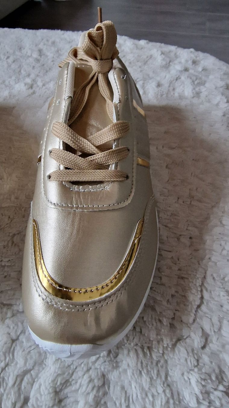 Scarpe da donna: Turnschuhe / Sneaker Gold NEU – Nuovo e nell'imballaggio originale da Wil  AG venduto da Kfloh 2