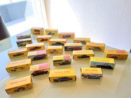 Lot de 23 petites voitures Dinky Toys neuve et avec carton