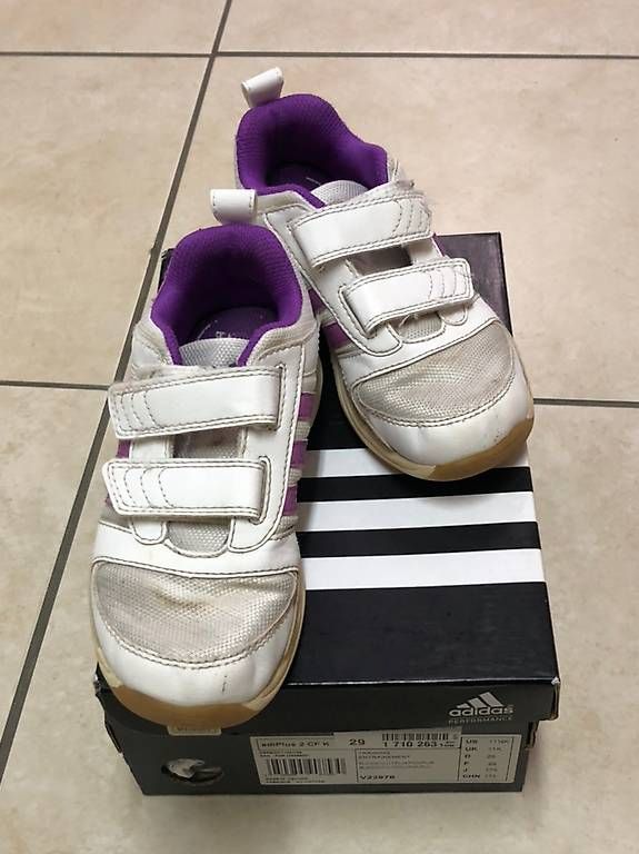 Schuhe für Mädchen: Sneaker – Gebraucht aus Verscio von nat_928w