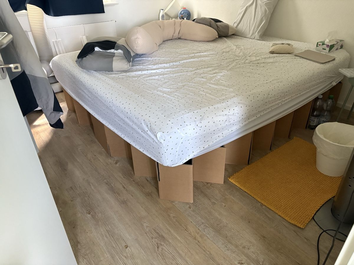 Lits: Bett aus Karton  – D'occasion à Dulliken par wma1
