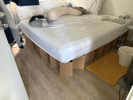 Bett aus Karton 