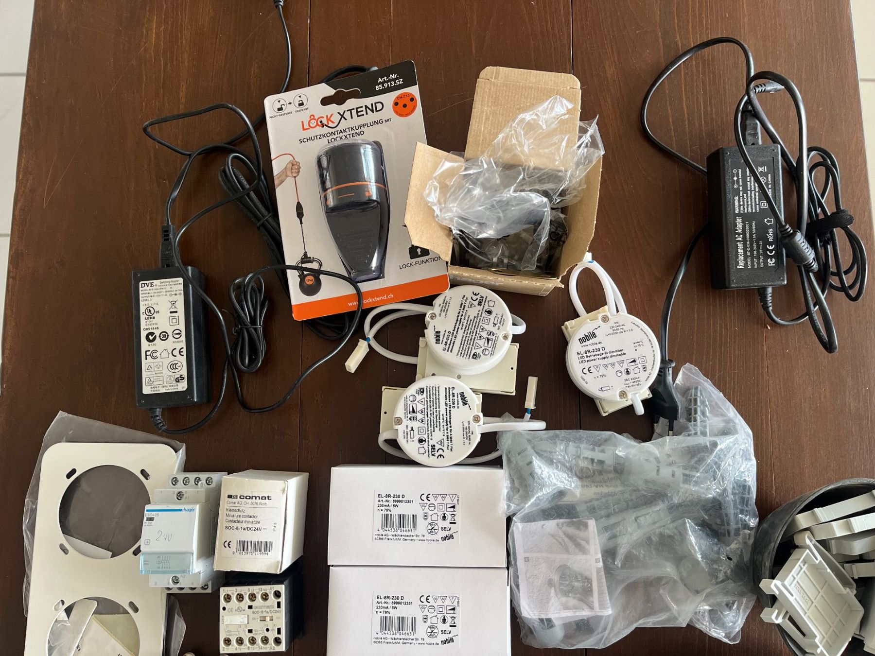 Spine: Lot Elektromaterial – Nuovo (secondo la descrizione) da Dintikon venduto da Redgar58 1
