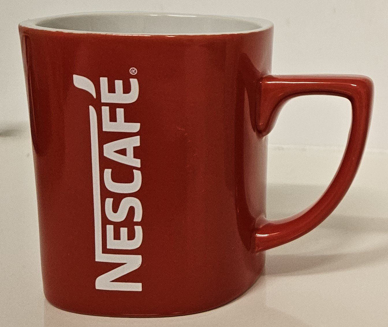 Tazze: Nescafé Tasse Rot mit speziellem Design – Nuovo (secondo la descrizione) da Muttenz venduto da Gepard23 1
